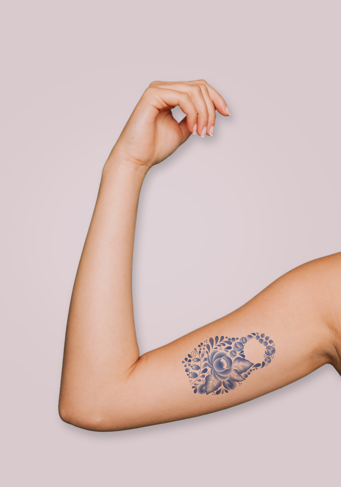 Tatouage Poupée Russe Fleurs Bleues - Designs Uniques