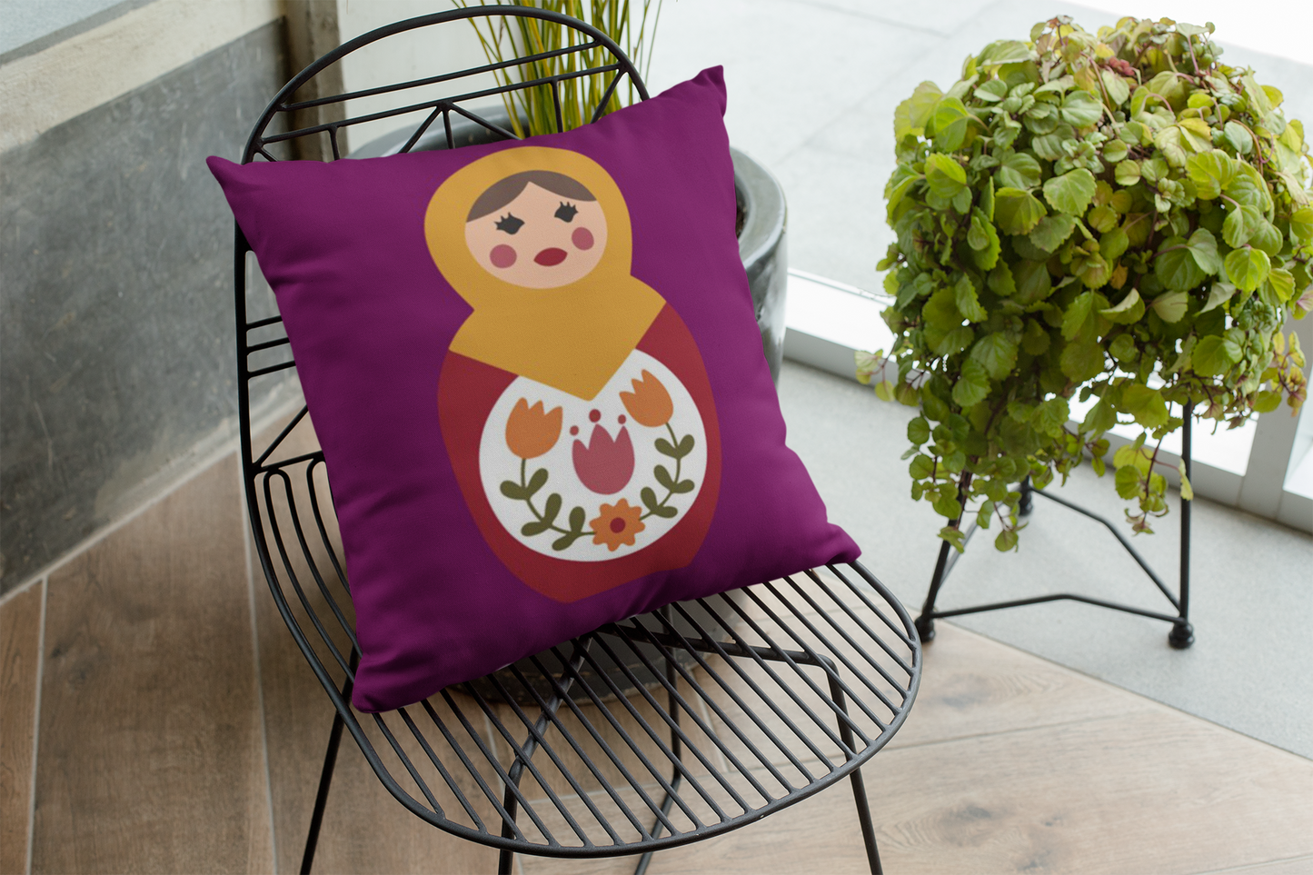 Coussin Matriochka Élégant en Violet